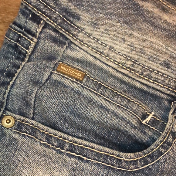 WallFlower Luscious Curve Fit Ripped Jeans - Picture 3 of 8